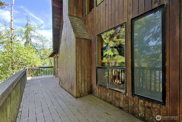 2070 W Cushman Ridge Drive, Hoodsport, WA 98548