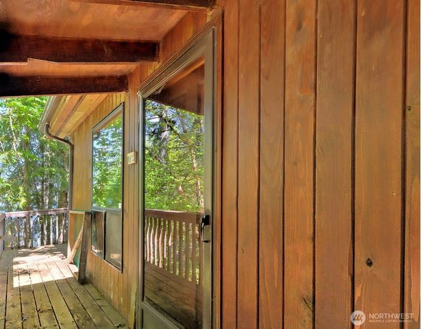 2070 W Cushman Ridge Drive, Hoodsport, WA 98548