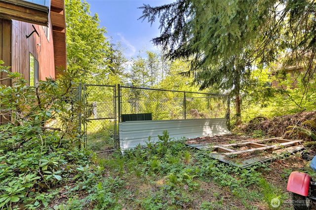 2070 W Cushman Ridge Drive, Hoodsport, WA 98548