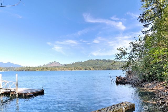 2070 W Cushman Ridge Drive, Hoodsport, WA 98548