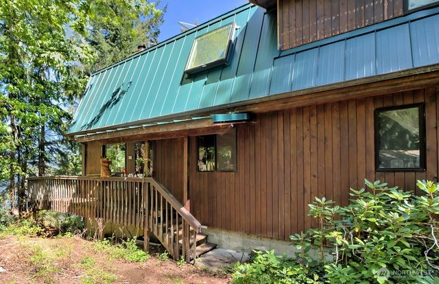 2070 W Cushman Ridge Drive, Hoodsport, WA 98548