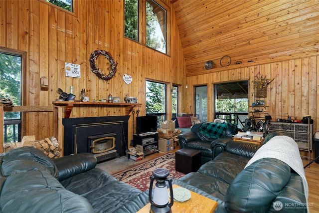 2070 W Cushman Ridge Drive, Hoodsport, WA 98548