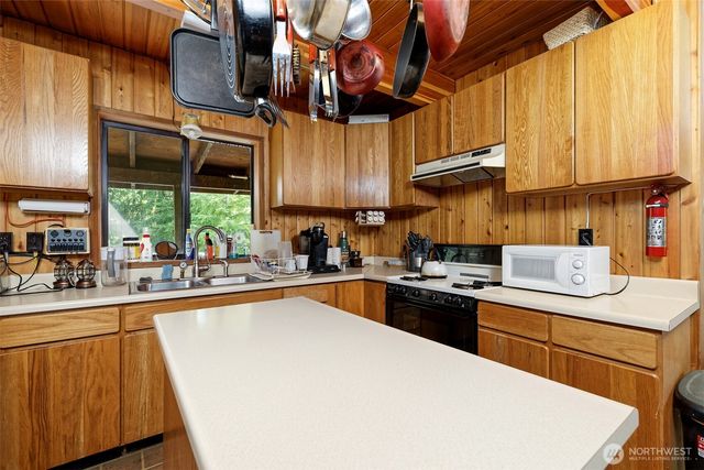 2070 W Cushman Ridge Drive, Hoodsport, WA 98548