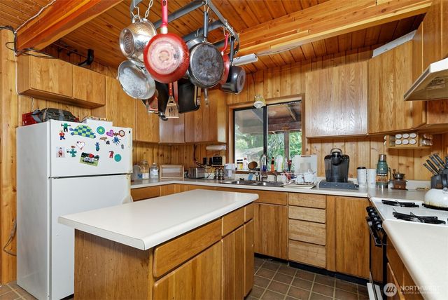 2070 W Cushman Ridge Drive, Hoodsport, WA 98548