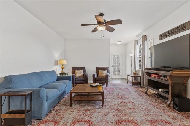 1672 Treeta TRL, Kyle, TX 78640