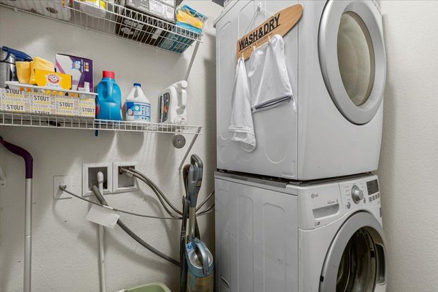 1672 Treeta TRL, Kyle, TX 78640