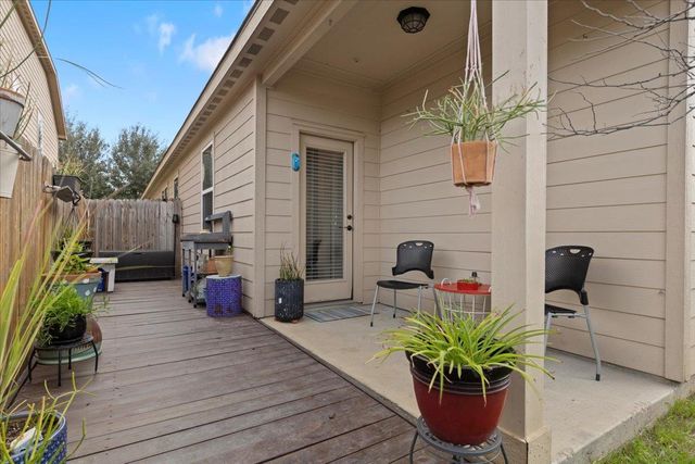 1672 Treeta TRL, Kyle, TX 78640