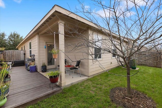 1672 Treeta TRL, Kyle, TX 78640