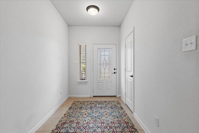 1672 Treeta TRL, Kyle, TX 78640