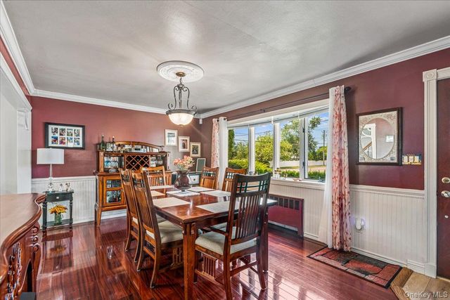 2 Gateway, Farmingdale, NY 11735