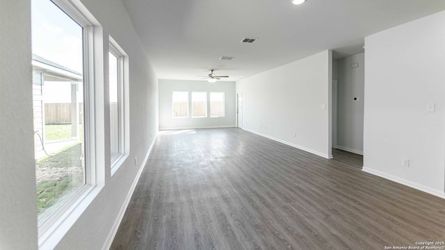 4940 Hawkwell Ln, San Antonio, TX 78263