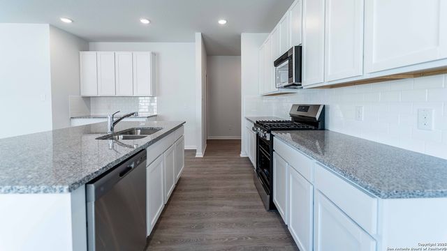 4940 Hawkwell Ln, San Antonio, TX 78263