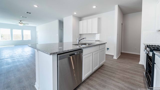 4940 Hawkwell Ln, San Antonio, TX 78263