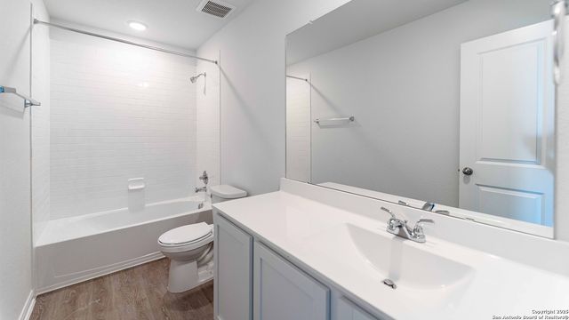 4940 Hawkwell Ln, San Antonio, TX 78263