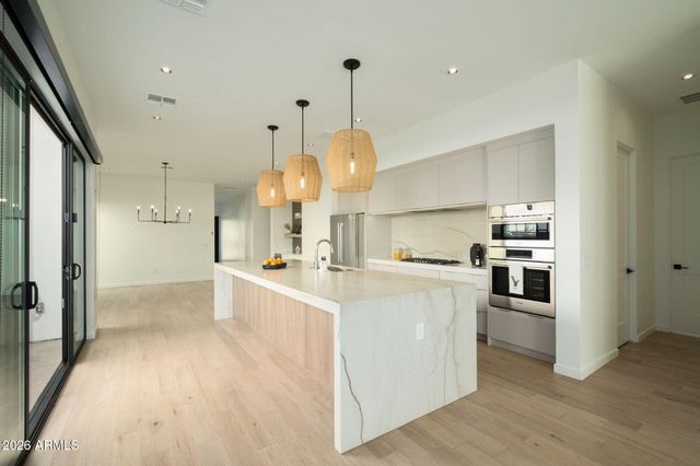 1729 E WINCHCOMB Drive, Phoenix, AZ 85022