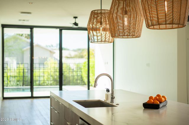 1729 E WINCHCOMB Drive, Phoenix, AZ 85022