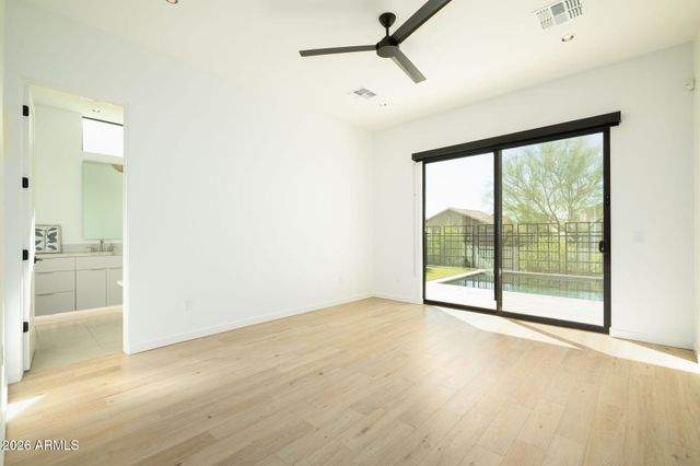 1729 E WINCHCOMB Drive, Phoenix, AZ 85022