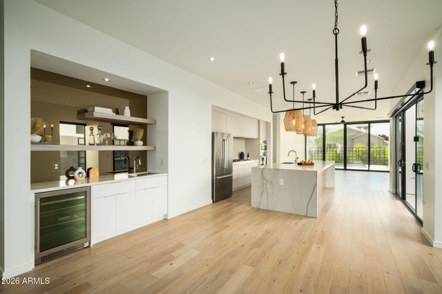 1729 E WINCHCOMB Drive, Phoenix, AZ 85022