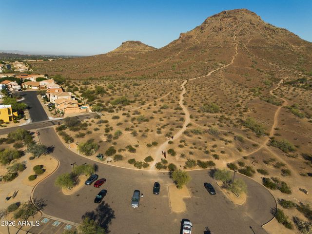 1729 E WINCHCOMB Drive, Phoenix, AZ 85022