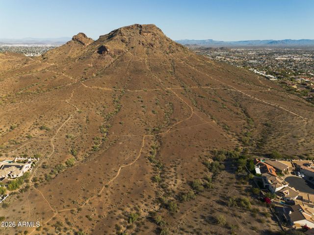 1729 E WINCHCOMB Drive, Phoenix, AZ 85022