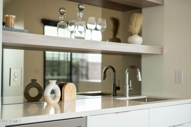 1729 E WINCHCOMB Drive, Phoenix, AZ 85022