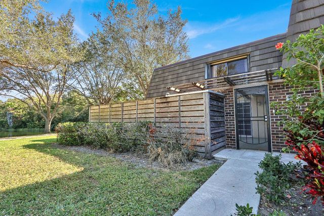 904 9th Terrace, Palm Beach Gardens, FL 33418