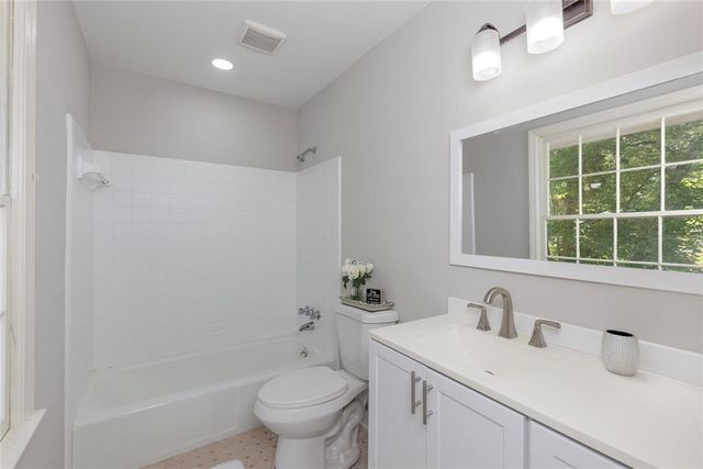 383 Ben Avenue SW, Lilburn, GA 30047