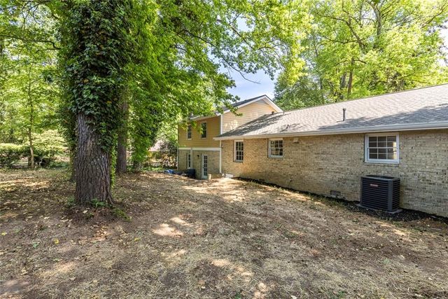 383 Ben Avenue SW, Lilburn, GA 30047