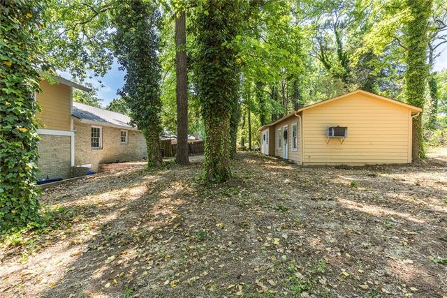 383 Ben Avenue SW, Lilburn, GA 30047