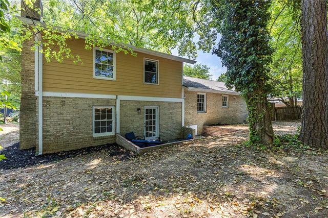 383 Ben Avenue SW, Lilburn, GA 30047