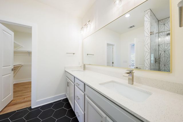 18716 W Lakeview DR, Jonestown, TX 78645