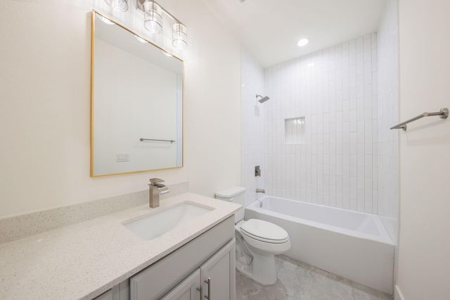 18716 W Lakeview DR, Jonestown, TX 78645