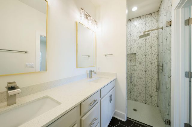 18716 W Lakeview DR, Jonestown, TX 78645