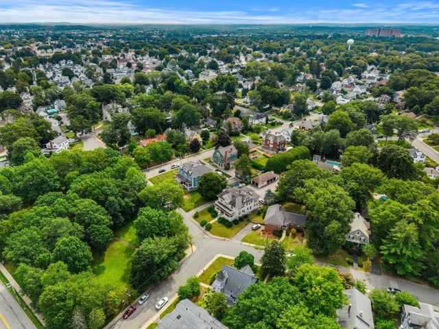 77 Tyler Park, Lowell, MA 01851