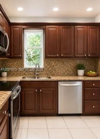 7551 SW 42nd Place, Davie, FL 33314
