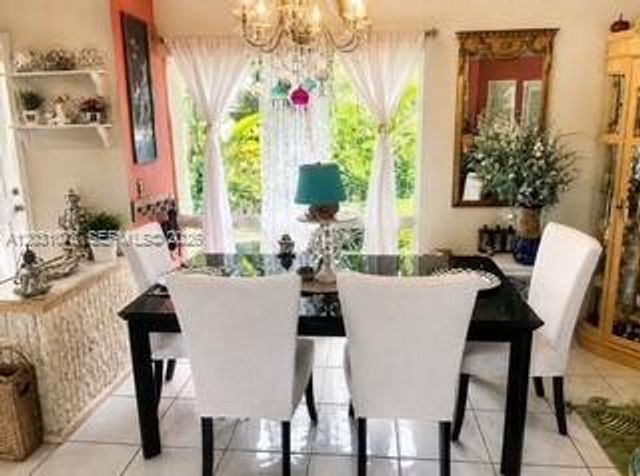 7551 SW 42nd Place, Davie, FL 33314