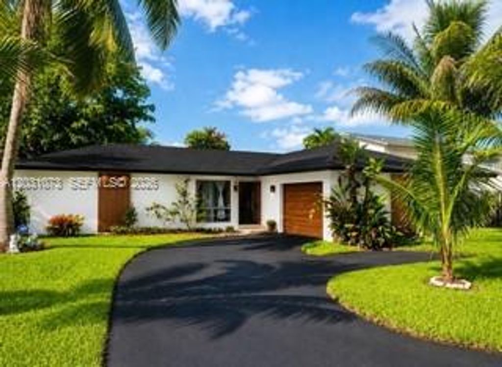 7551 SW 42nd Place, Davie, FL 33314