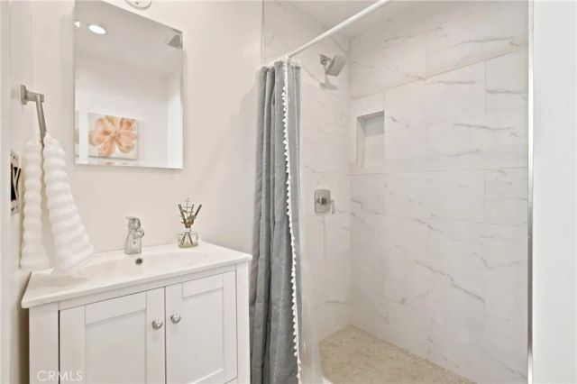 11822 Exposition Boulevard, Los Angeles, CA 90064