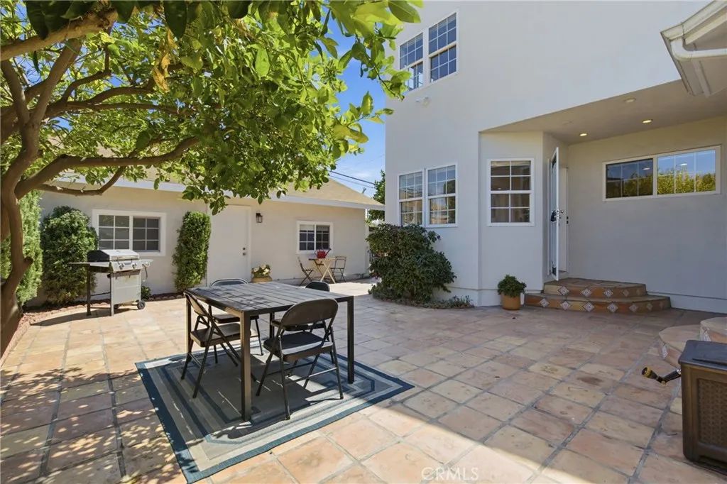 11822 Exposition Boulevard, Los Angeles, CA 90064