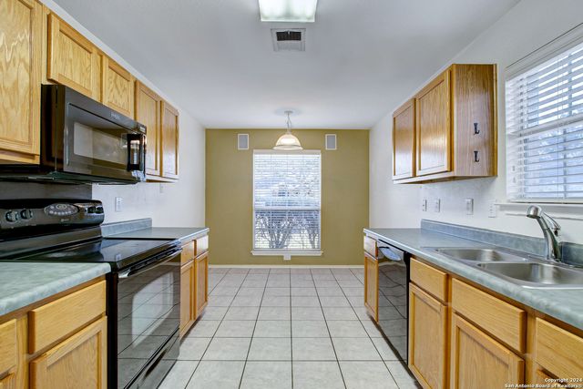 523 GRANITE CLF, San Antonio, TX 78251