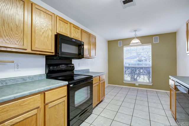 523 GRANITE CLF, San Antonio, TX 78251