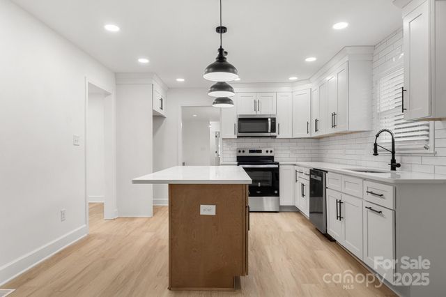 2800 Potter Road S, Waxhaw, NC 28173