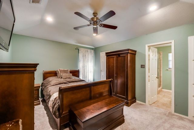 6708 Olivewood Drive, Arlington, TX 76001