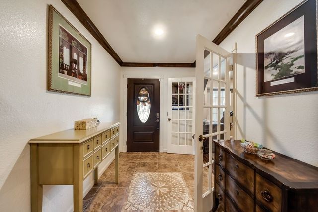 6708 Olivewood Drive, Arlington, TX 76001