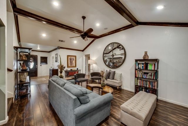 6708 Olivewood Drive, Arlington, TX 76001