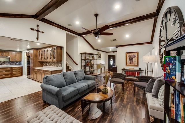 6708 Olivewood Drive, Arlington, TX 76001