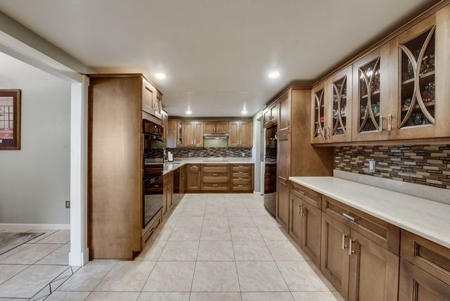 6708 Olivewood Drive, Arlington, TX 76001