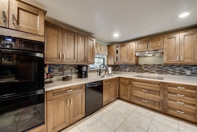 6708 Olivewood Drive, Arlington, TX 76001