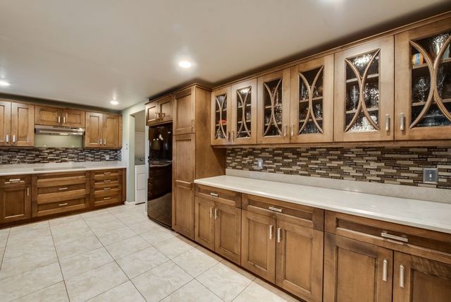 6708 Olivewood Drive, Arlington, TX 76001