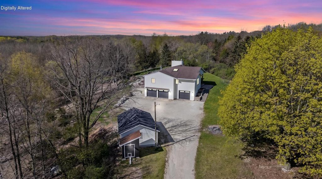 921 Tuscola LANE, West Bend, WI 53095